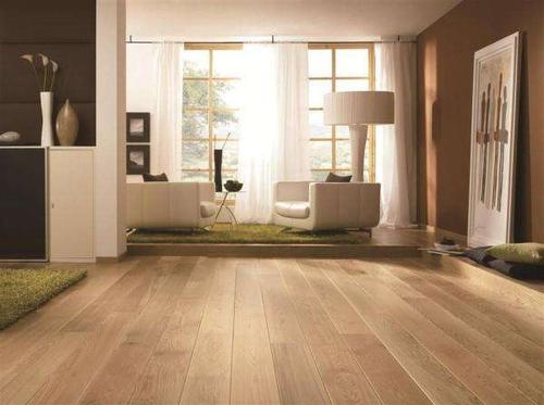 裝修用實(shí)木地板好還是復(fù)合地板好呢？