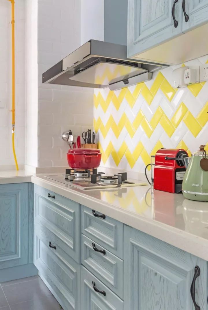 紅磚裝修廚房櫥柜效果圖片大全_廚房吊軌門(mén)效果視頻_廚房門(mén)裝修效果圖