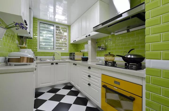 廚房門(mén)裝修效果圖_紅磚裝修廚房櫥柜效果圖片大全_廚房吊軌門(mén)效果視頻