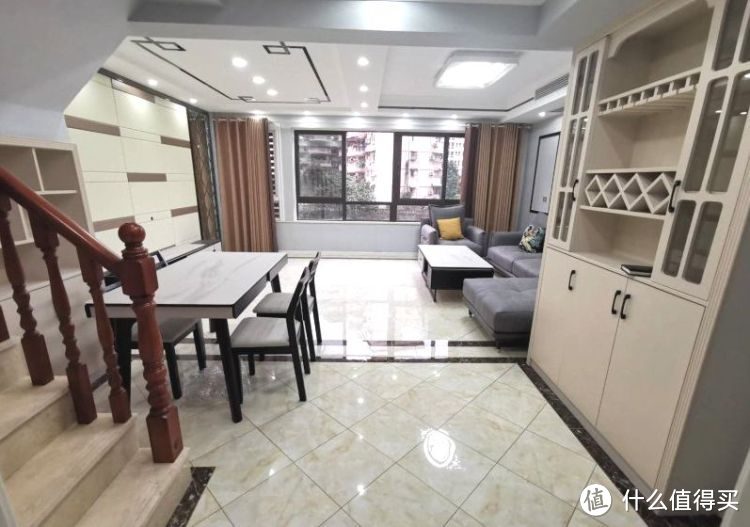 買不起別墅可以看看躍層，128㎡三室兩廳大躍層，堪稱空中別墅