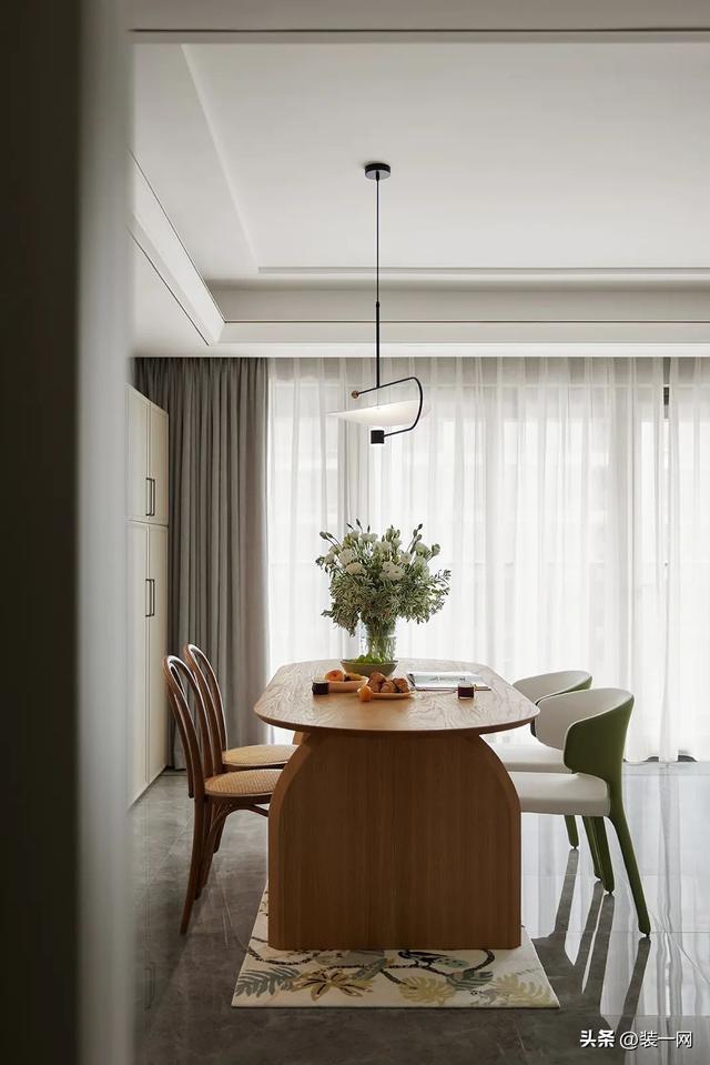 房屋浪漫布置圖片(95平米法式風(fēng)格裝修，輕奢浪漫居所，姐妹們的夢想小家)(圖6)