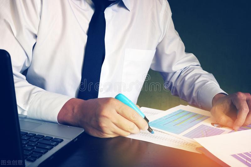 房租裝修費(fèi)用會(huì)計(jì)怎么處理_費(fèi)用會(huì)計(jì)和往來(lái)會(huì)計(jì)哪個(gè)好_裝修費(fèi)用會(huì)計(jì)處理