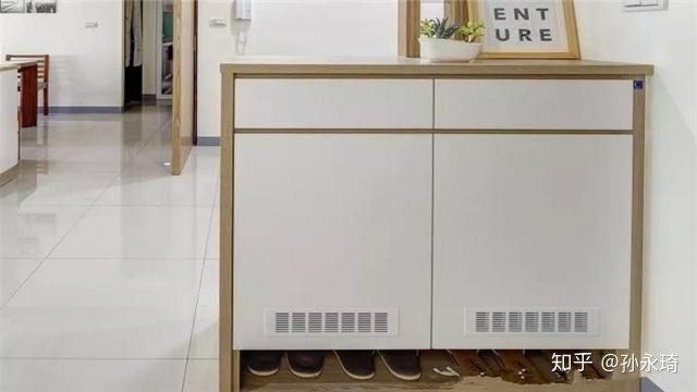 裝修師傅給玄關(guān)做了8處設(shè)計(jì)，朋友驚呼：怎么想到的，太實(shí)用了！