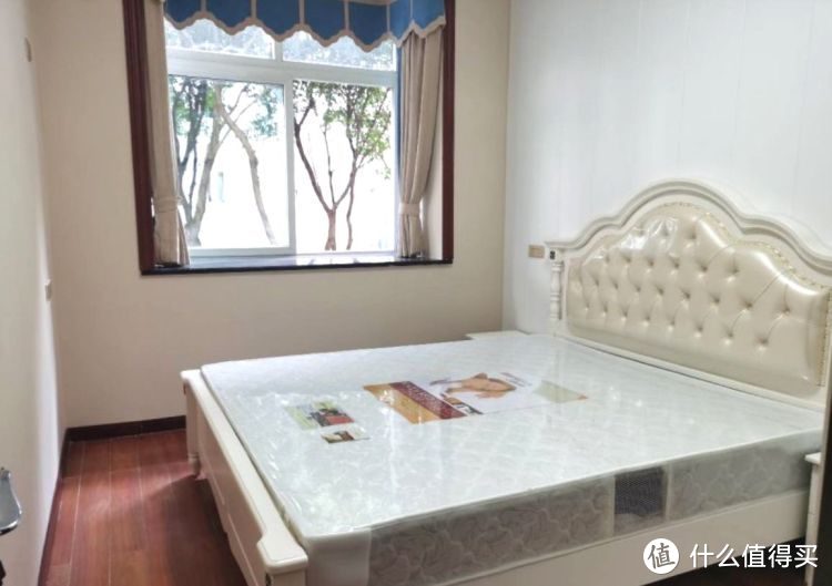 136㎡錯層大四房，優(yōu)雅的新中式裝修，衣柜里面裝廁所，誰見過？