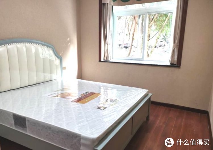 136㎡錯層大四房，優(yōu)雅的新中式裝修，衣柜里面裝廁所，誰見過？