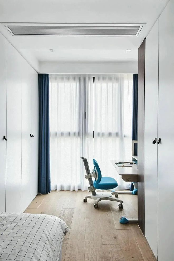 現(xiàn)代簡約鞋柜玄關裝修效果圖2015_現(xiàn)代簡約裝修_主臥室?guī)A形小裝修效果圖大全2013圖片現(xiàn)代簡約