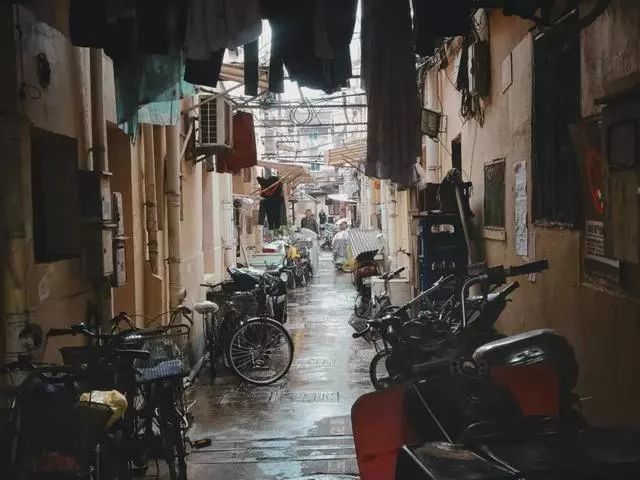 夫妻買上海遠郊25㎡柴棚間，花光積蓄改陽光玻璃房，效果太意外了