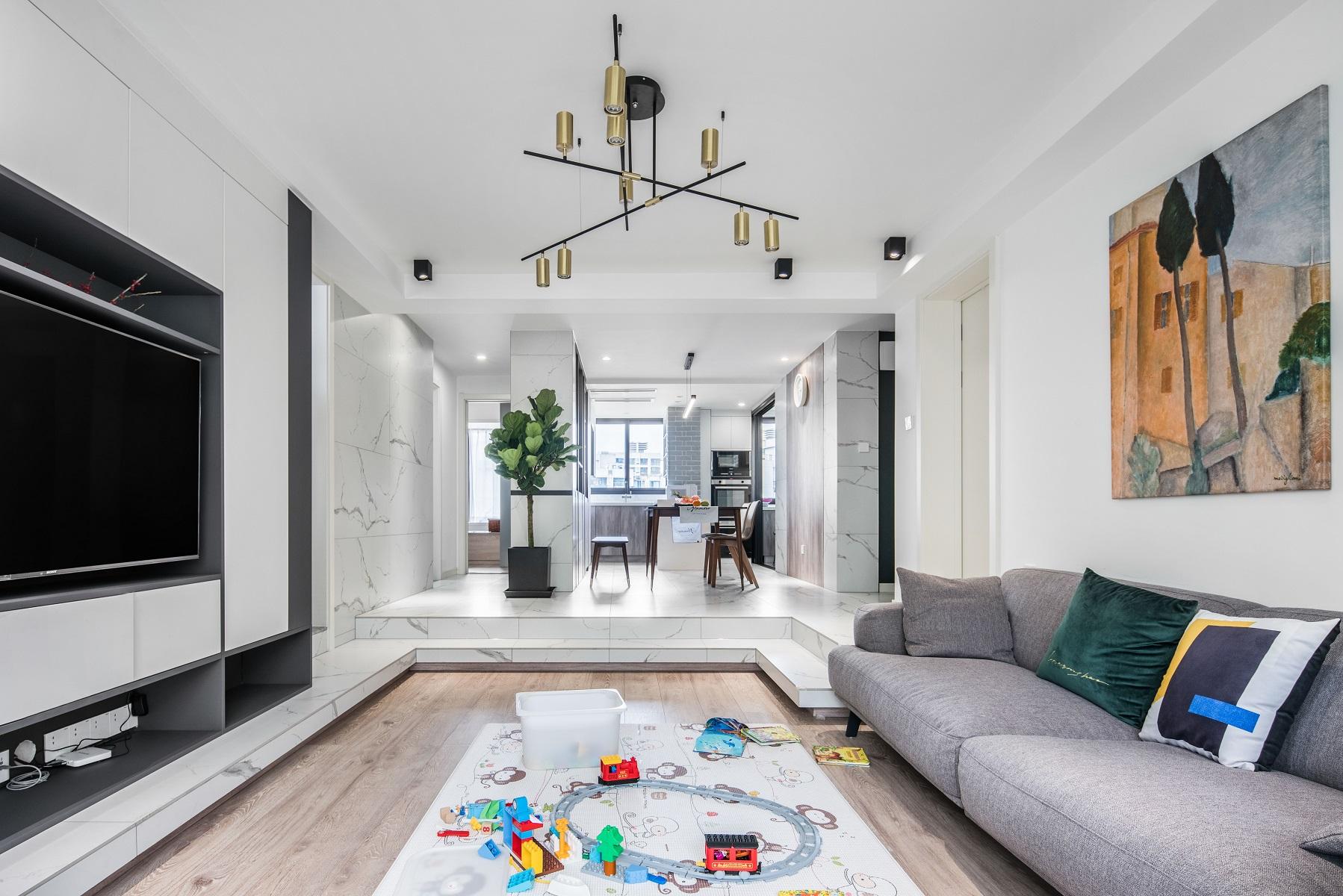 “去客廳化”正流行，客廳地面抬高30cm，做下沉式設(shè)計(jì)，多個(gè)茶室