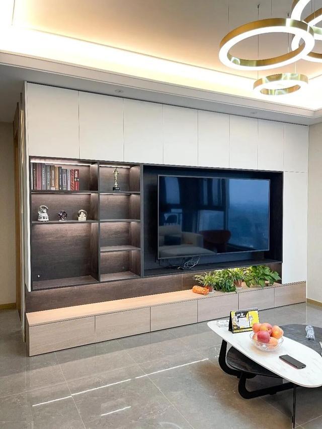 客廳電視墻裝修設(shè)計(jì)_客廳長(zhǎng)度3米6墻上掛多大電視_客廳墻三米六買(mǎi)多大電視