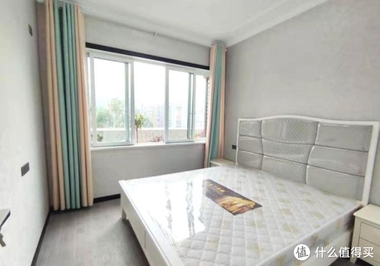 擠破頭買(mǎi)了這套100㎡小三房，送超大平臺(tái)花園，比房子大了一倍