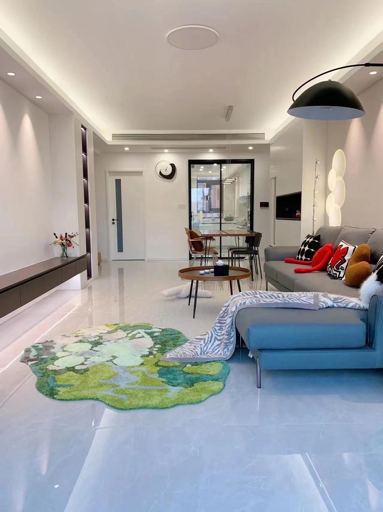 她家96平米，全屋大白墻，簡潔又大方，電視墻做懸空柜，真明智