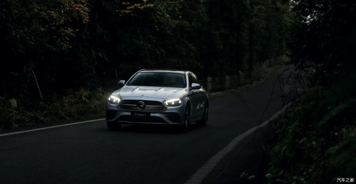 14款奔馳e300_致勝2010款豪華運(yùn)動(dòng)款輪胎規(guī)格_奔馳2022款即將上市新車E300運(yùn)動(dòng)豪華