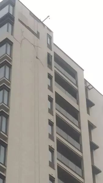 杭州一樓盤豪華裝修，沒交付外墻已開裂！業(yè)主發(fā)現(xiàn)30多處質(zhì)量問題，快崩潰了