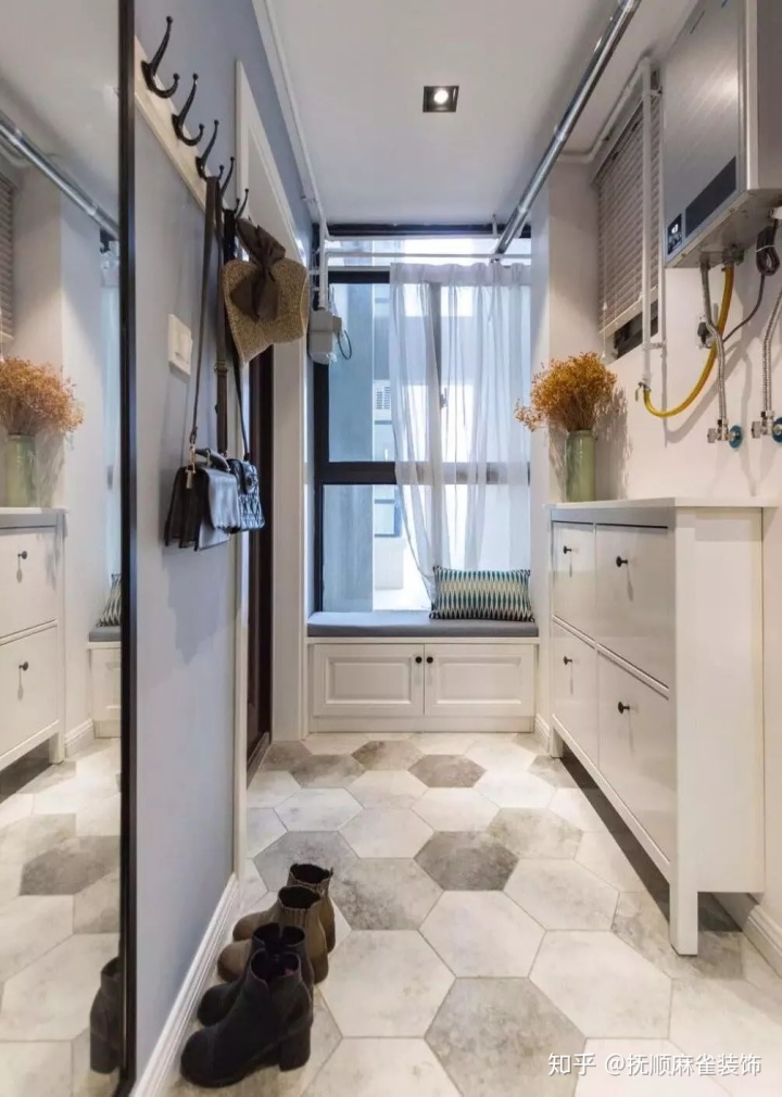 裝修效果圖：進(jìn)門(mén)就是客廳？玄關(guān)這樣設(shè)計(jì)就對(duì)了！