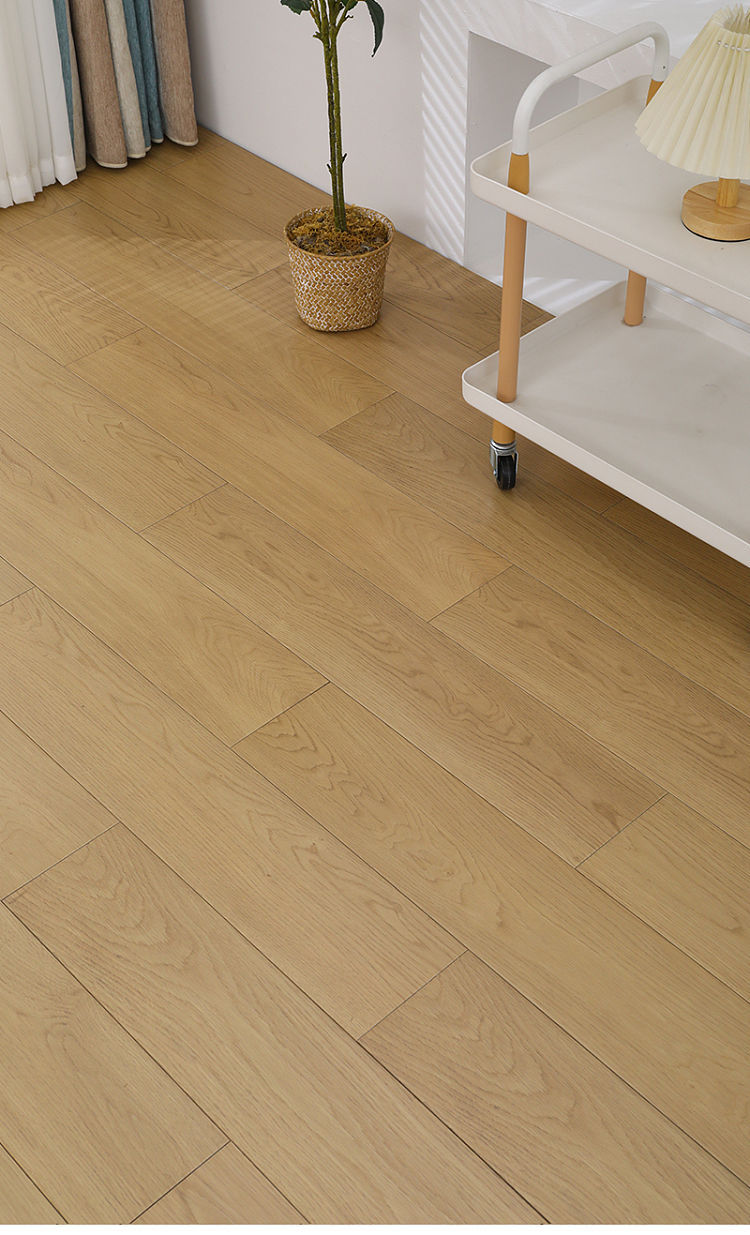 木地板 VS 瓷磚地板：沒(méi)有絕對(duì)的 “更好”，只有更適合的 “生活”